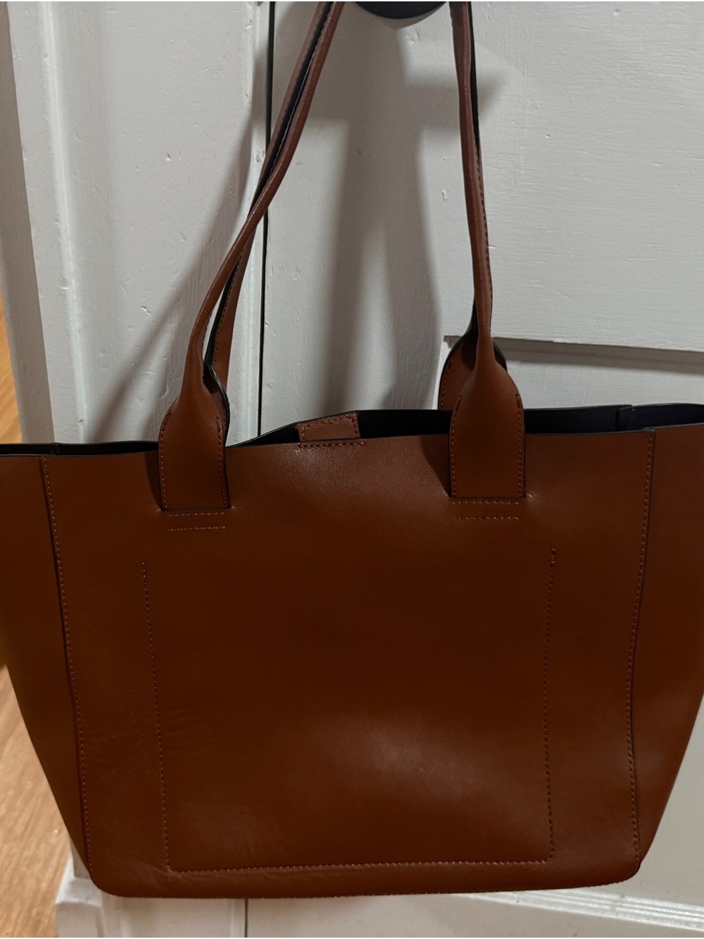 Banana Republic : Classic Brown Leather Tote Bag - Sleek Everyday Carry